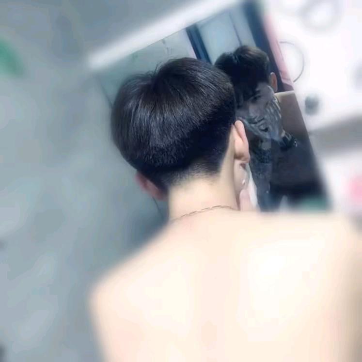 刘.