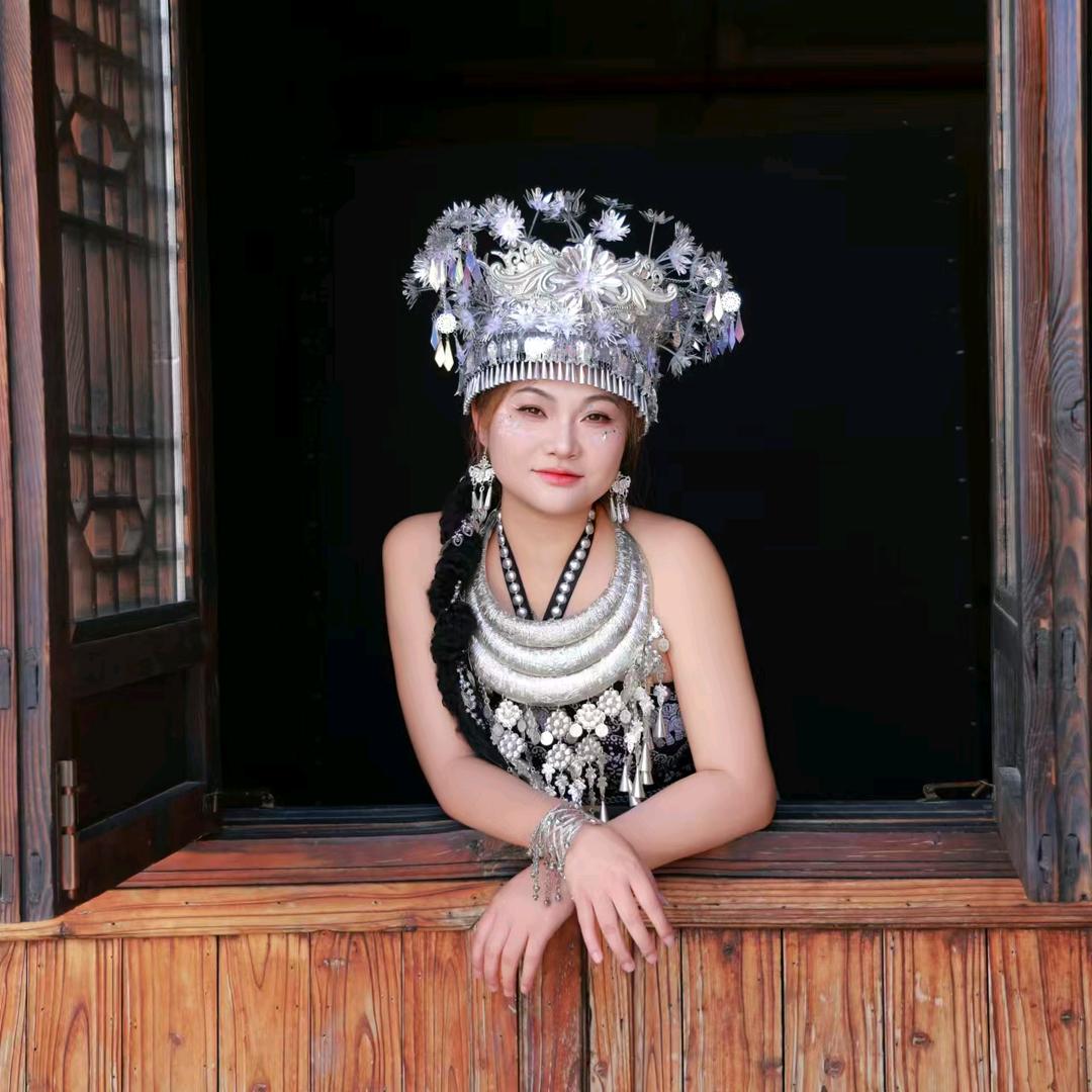 长岭婚介颖姐