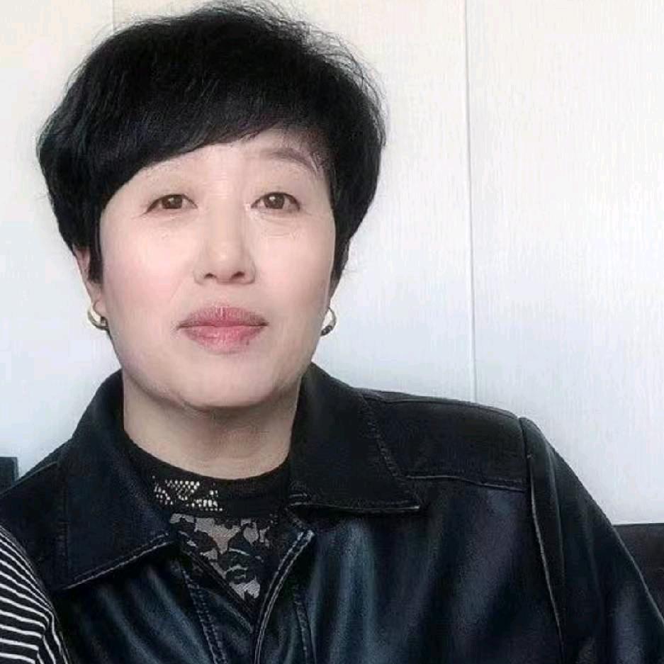 辣妹乌密草染发养发护肤馆