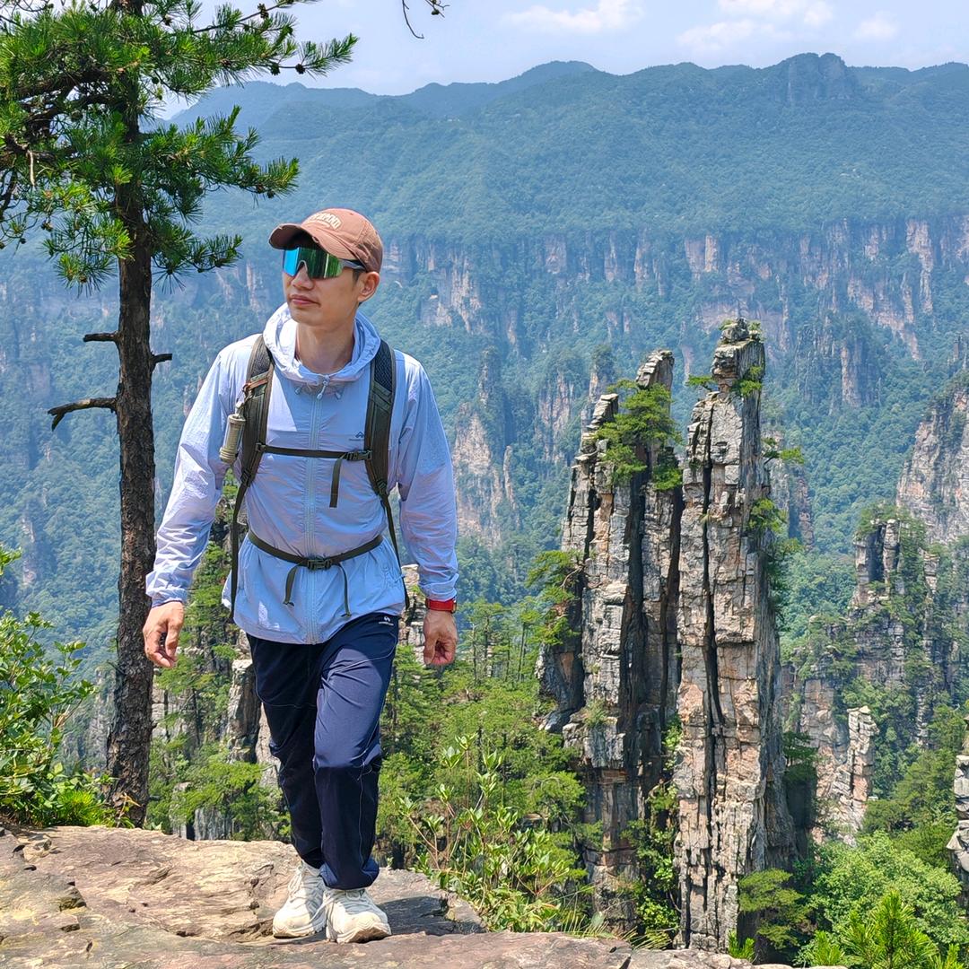 会发光的腿毛丶