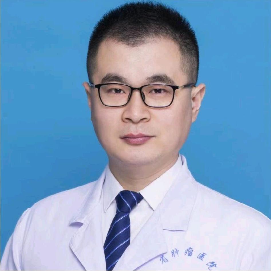 头颈甲状腺外科专家李鹏