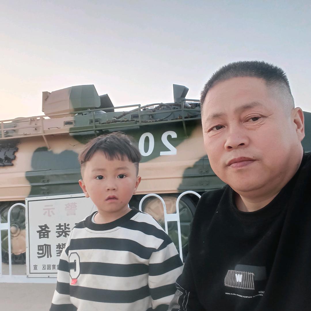 爱唱歌的老男人