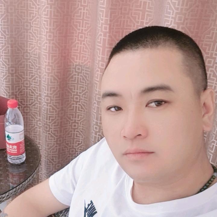 阿龙