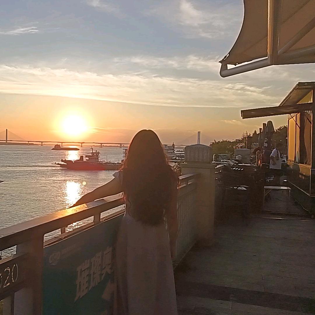 韦小丽