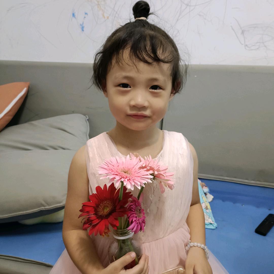 花朵朵泥巴巴