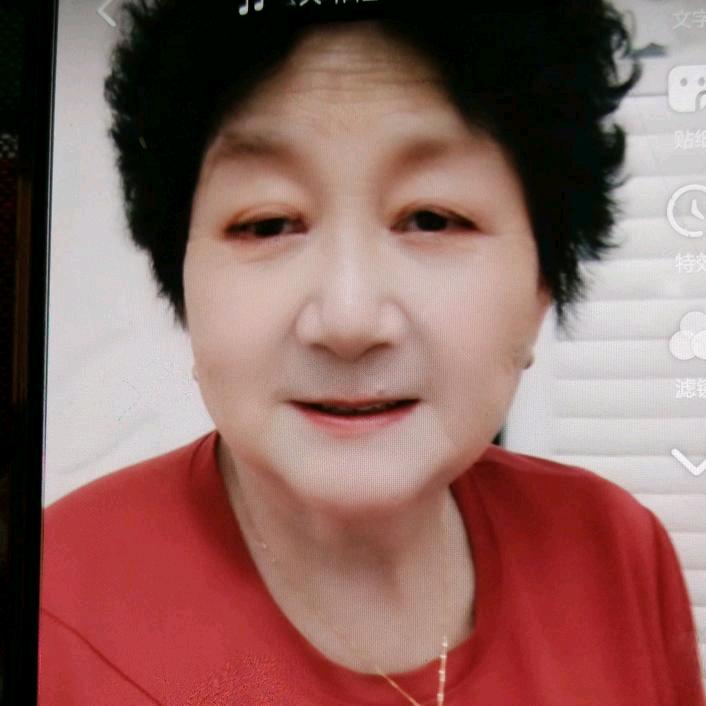 爱笑的老婆婆