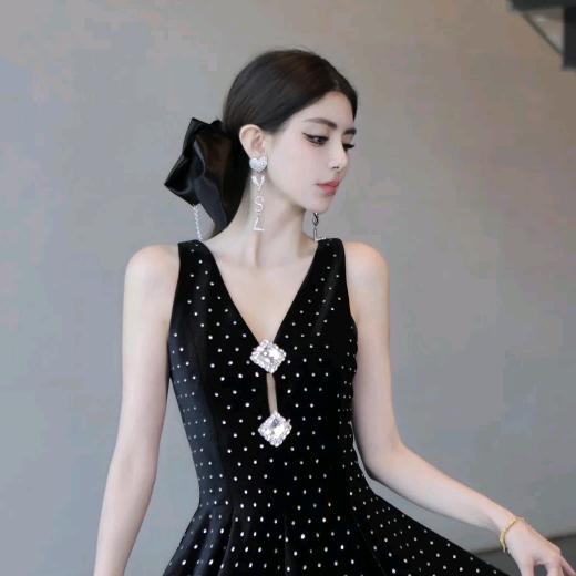 魏凡舒baby-穿搭衣柜.红红康