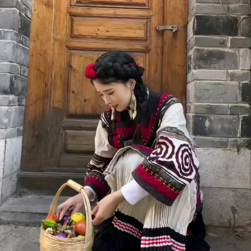 番茄舂舂·云南酸汤现舂鲜货火锅