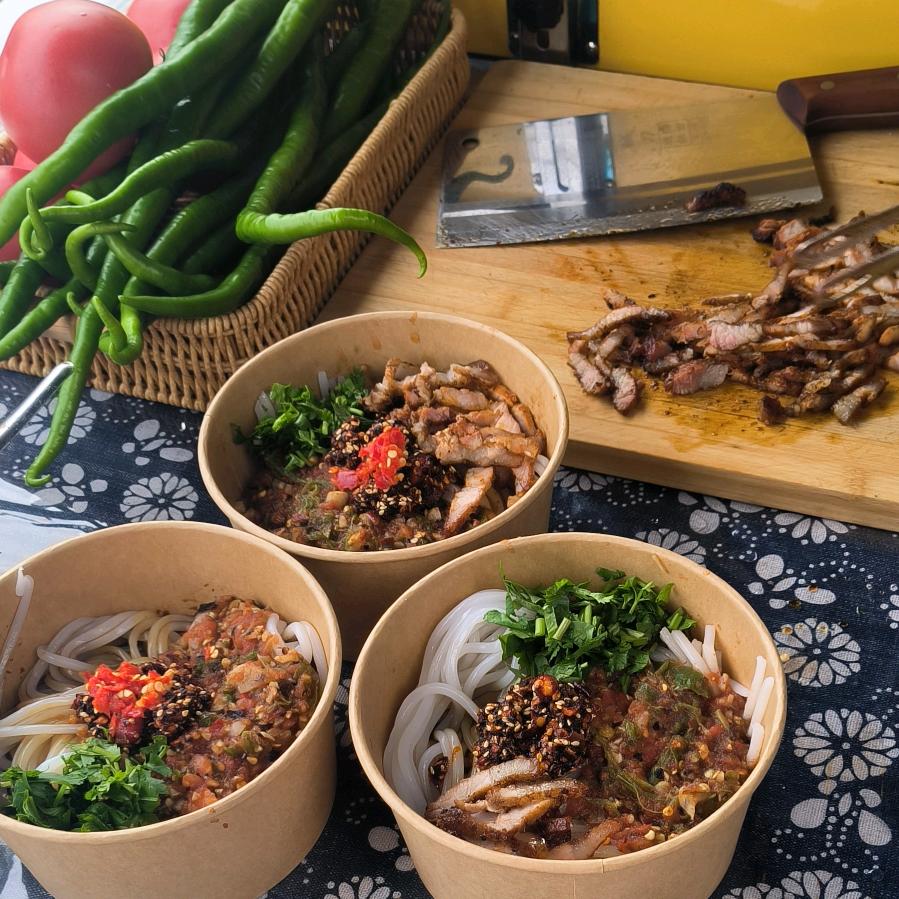 一碗火烧肉米线/米饭（35号邓记炸洋芋）