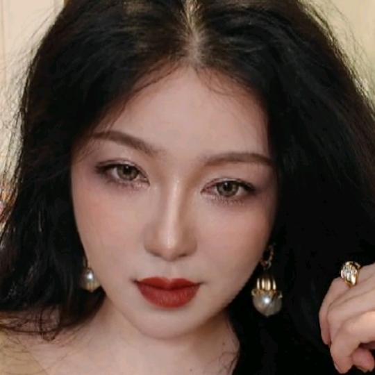 头发很多的曹老师