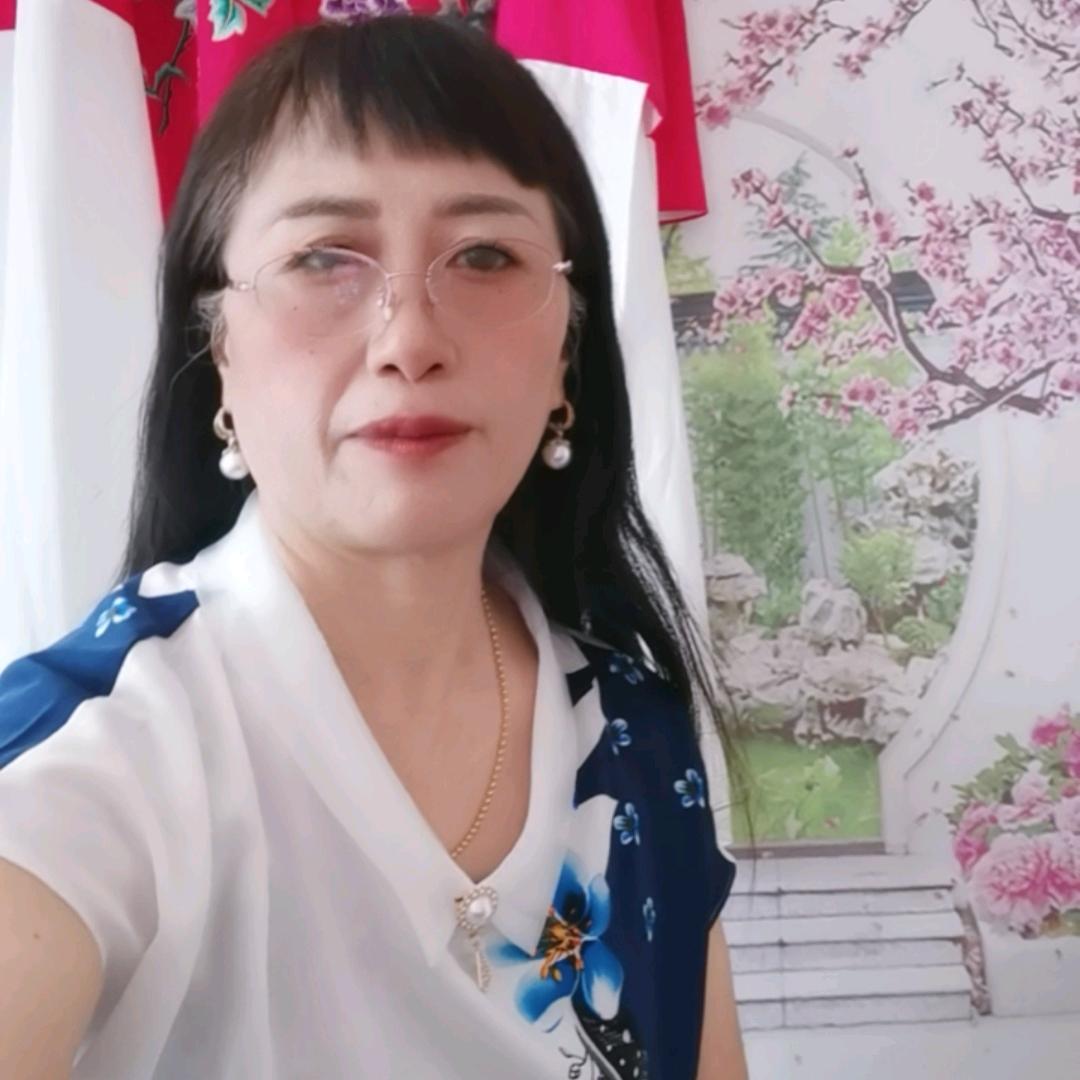 戏迷霞姐每一天生活早上8点半晚上7点半开