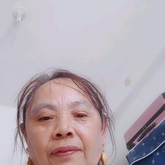 华华.
