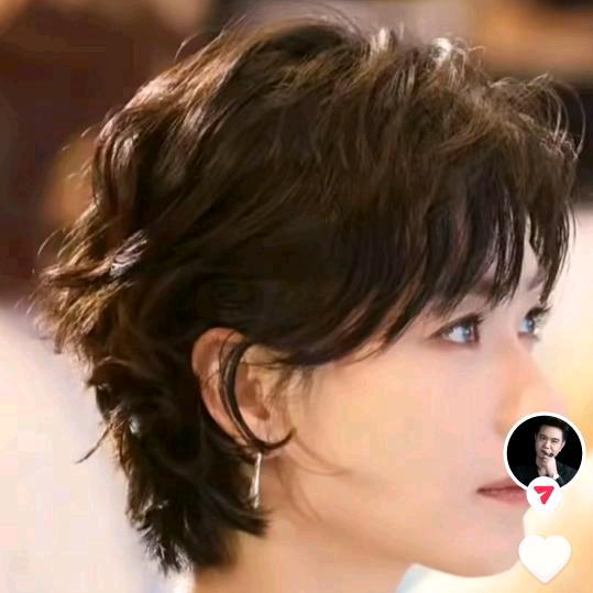 不卑不亢做最好自己专业发型设计