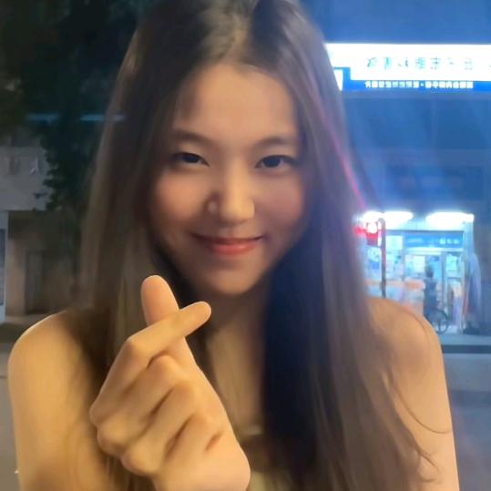 说星星耀眼的人是因为没见过你的眼睛