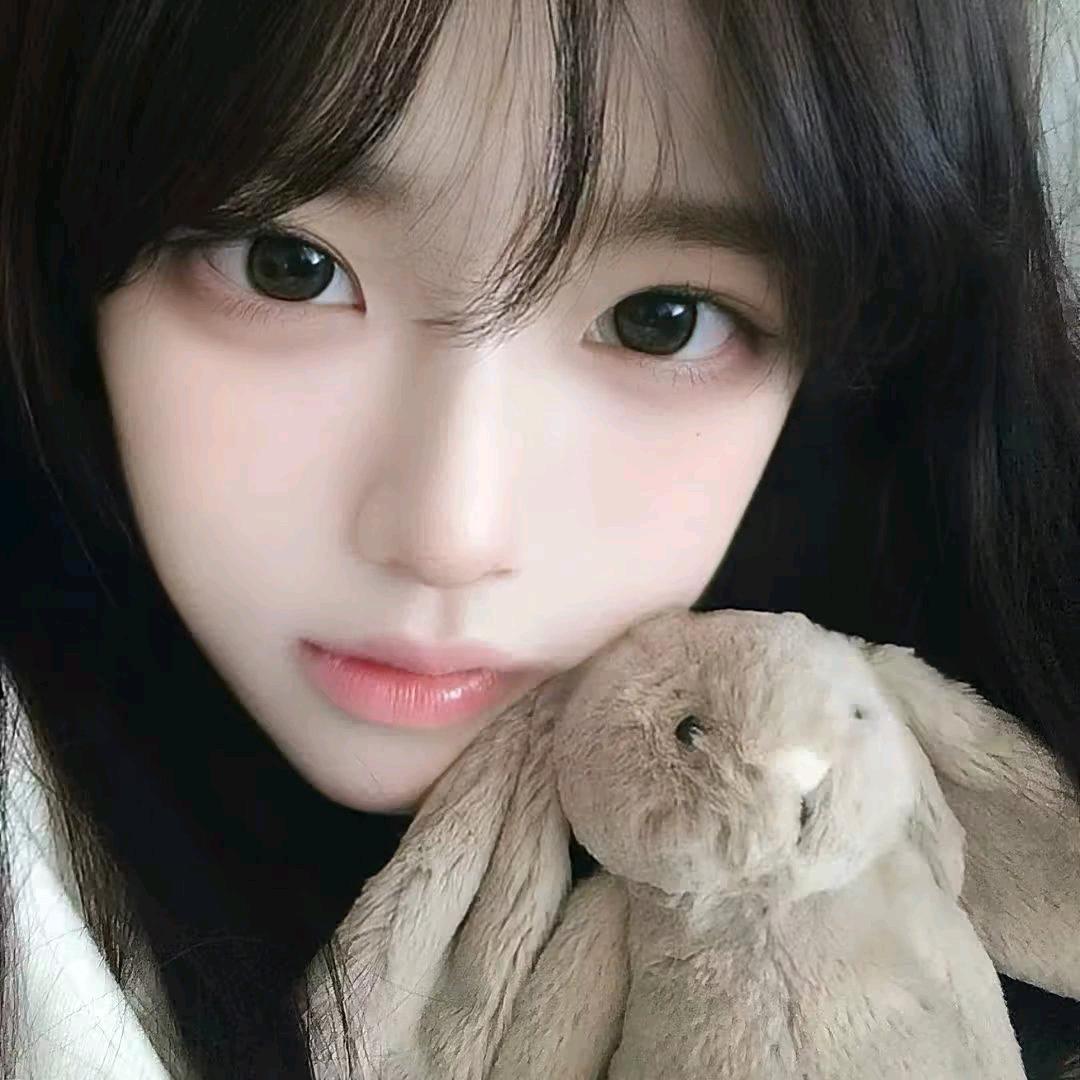 ，