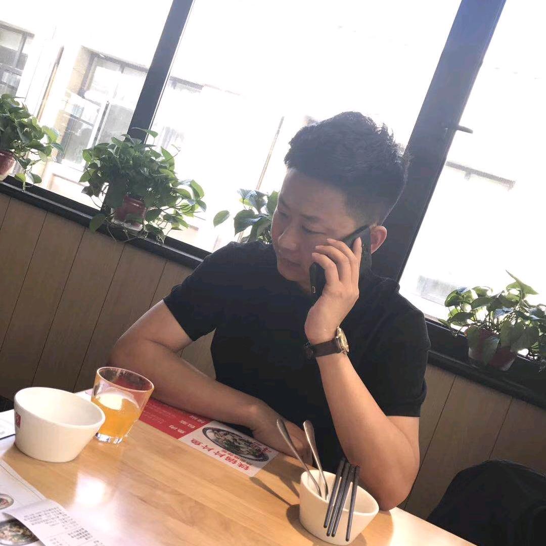 徐谭认真做火锅