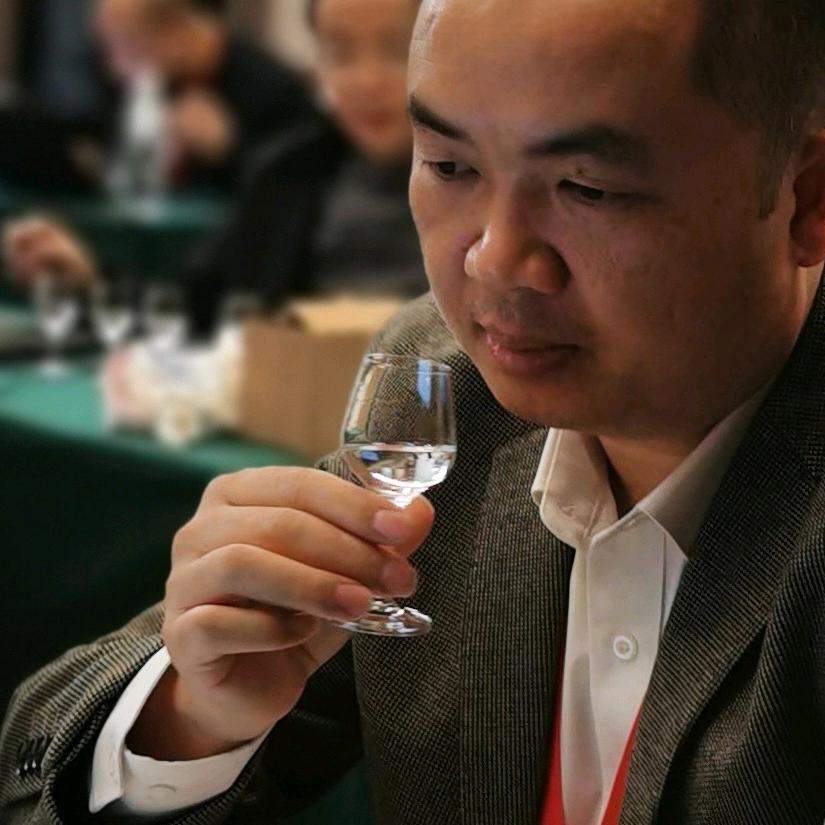 广西韦哥（卖酒的光头佬）