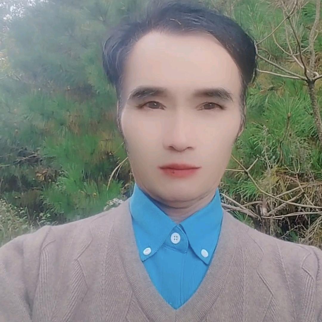 李君