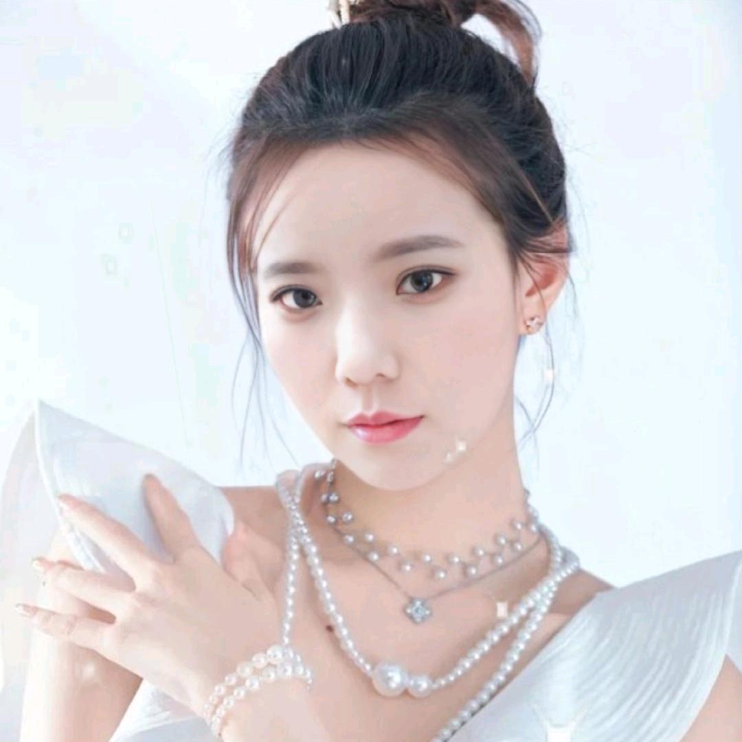 一见倾心，霓裳雅韵服饰