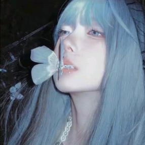 这是小姐第一次笑