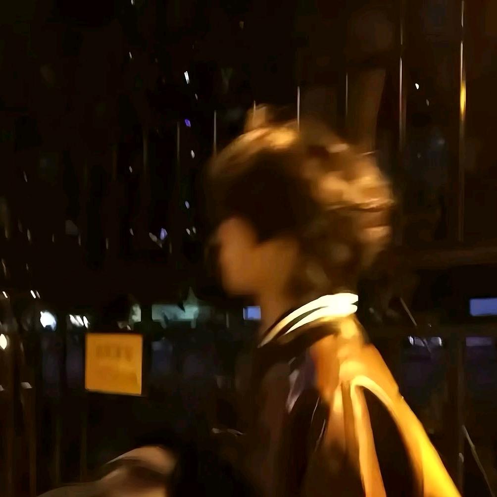 柏.