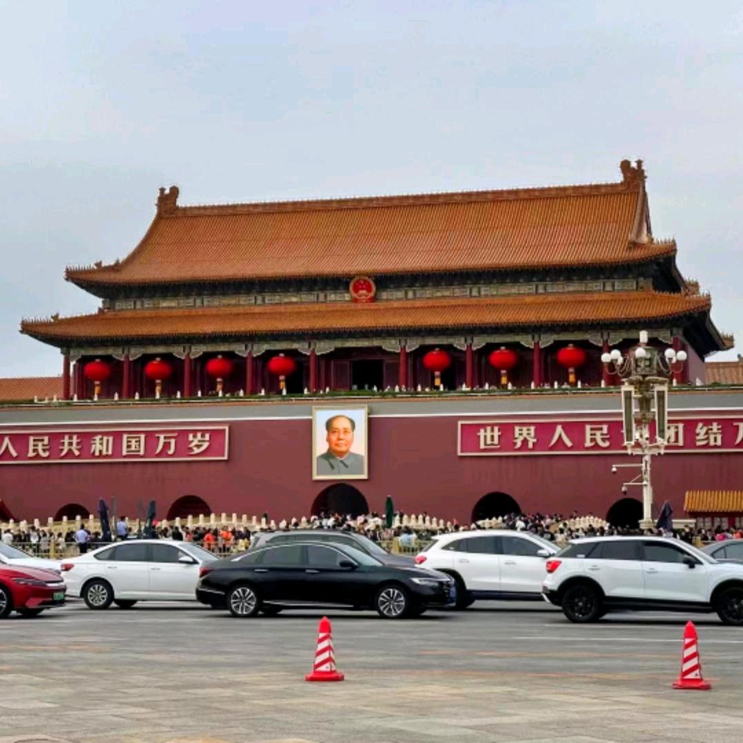 泰龙诗人