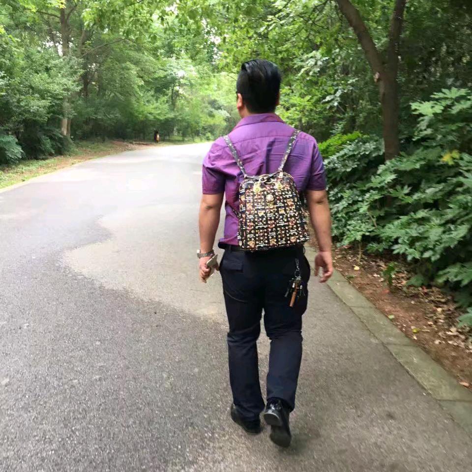 吴先生。