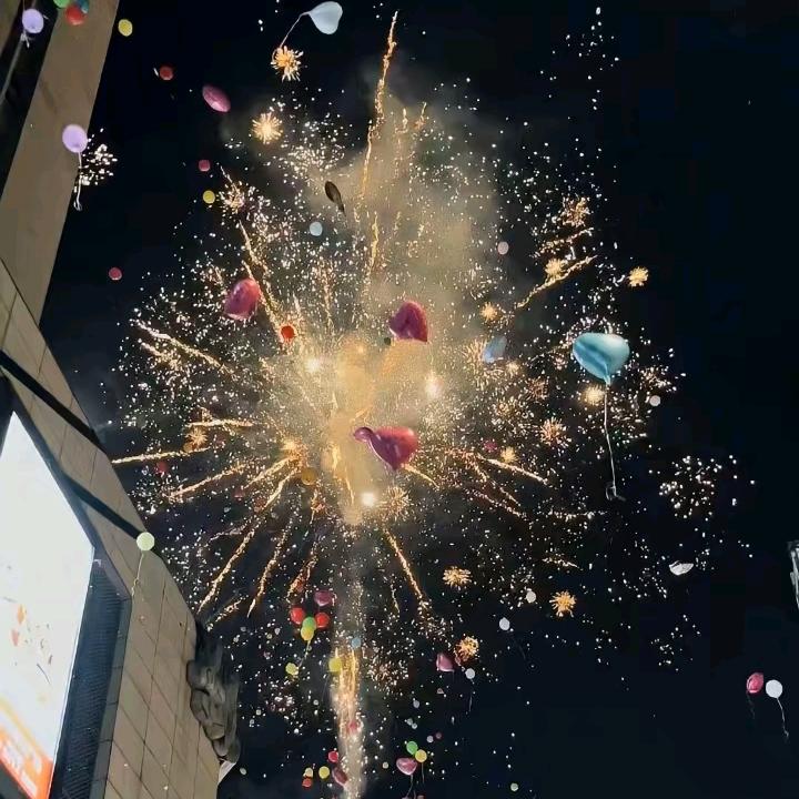 ꫛy