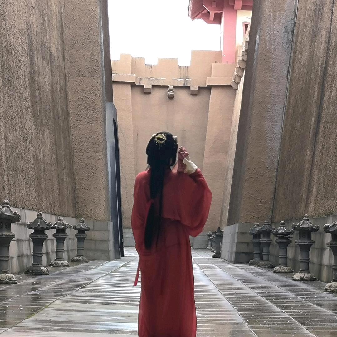 佳依，自助女装小摊！