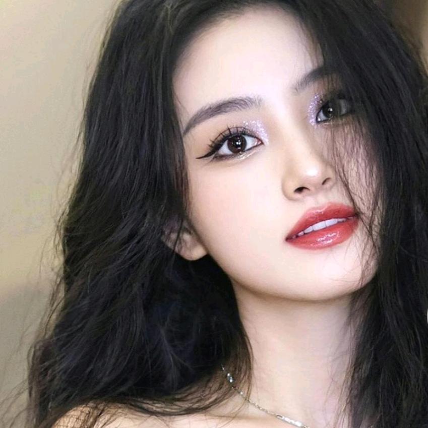 穿平底鞋的女王1