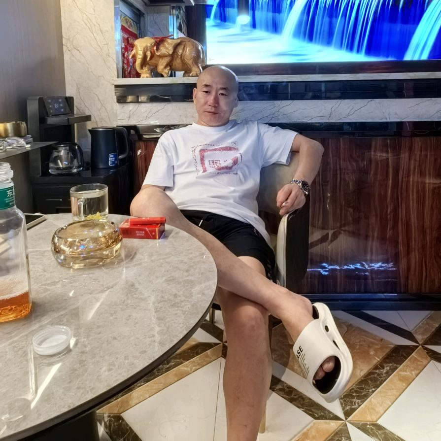 东边不亮，西边亮