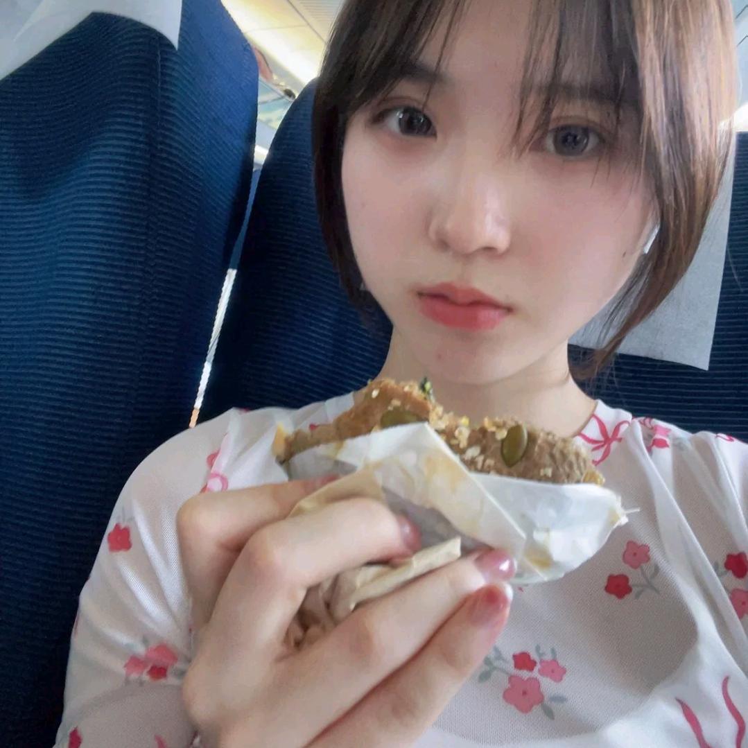 吃饱爱困困丶