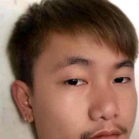 成年人没有容易二字。