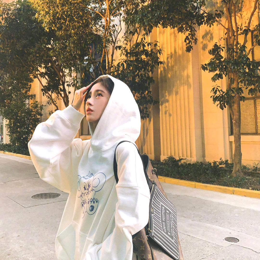 泪水打湿充电线 编完挑担边触电