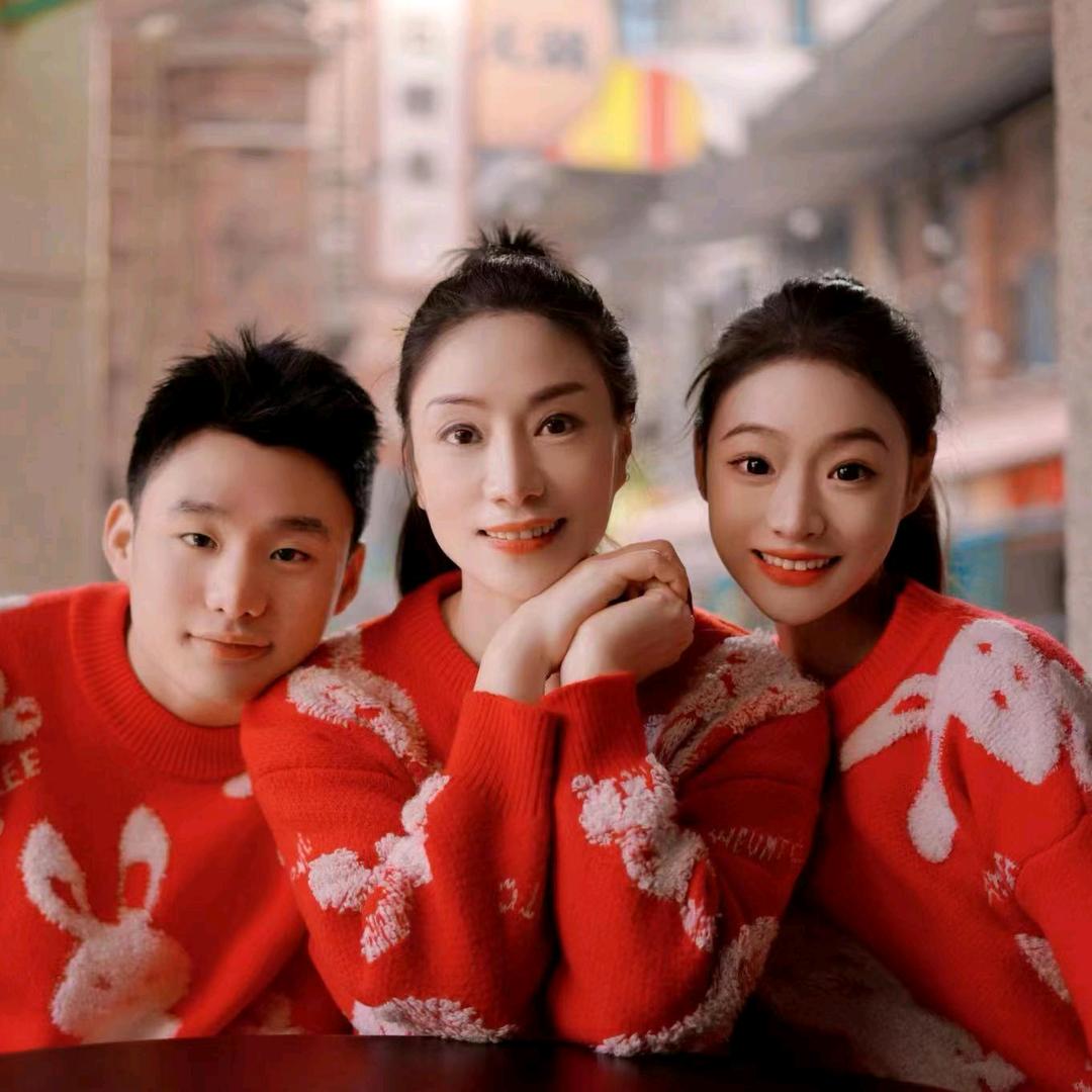 吉祥三宝广场舞运动