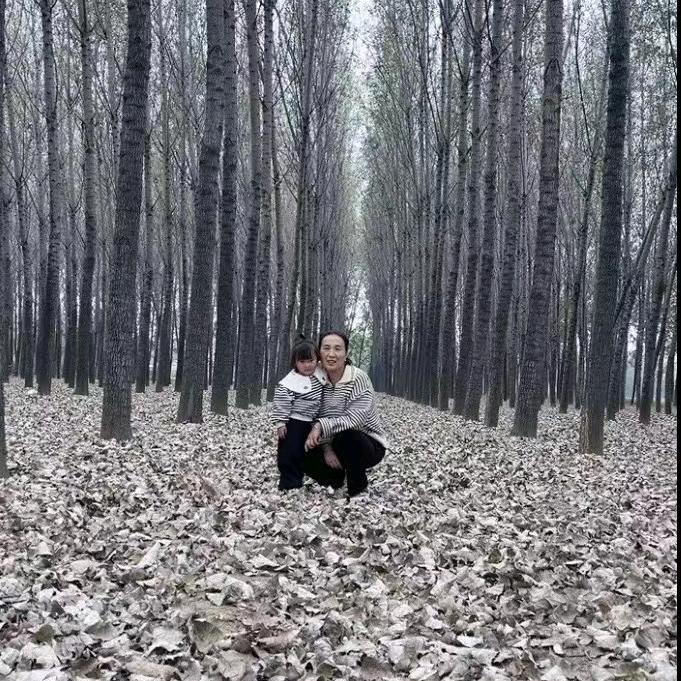 白..