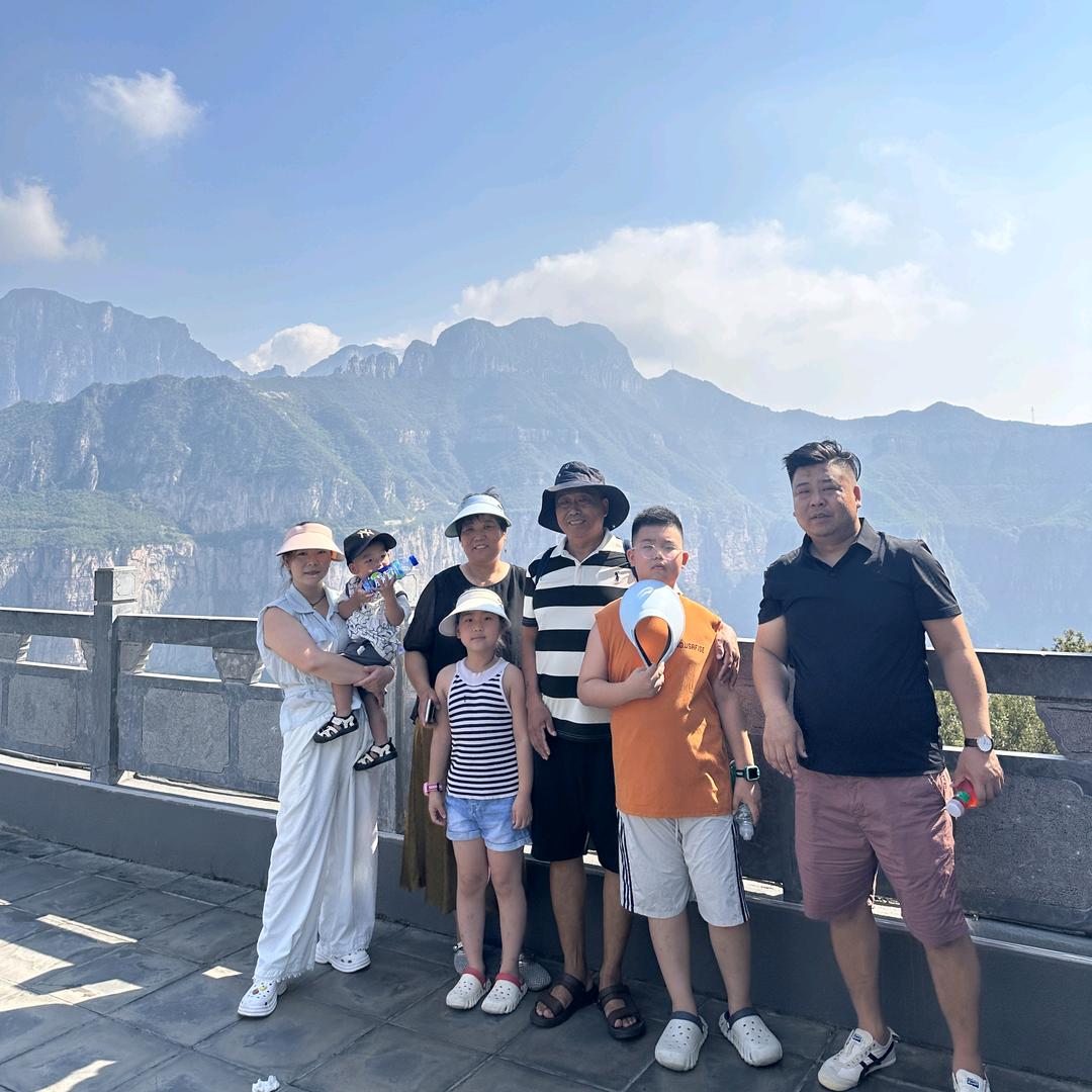 幸福美满的一家人