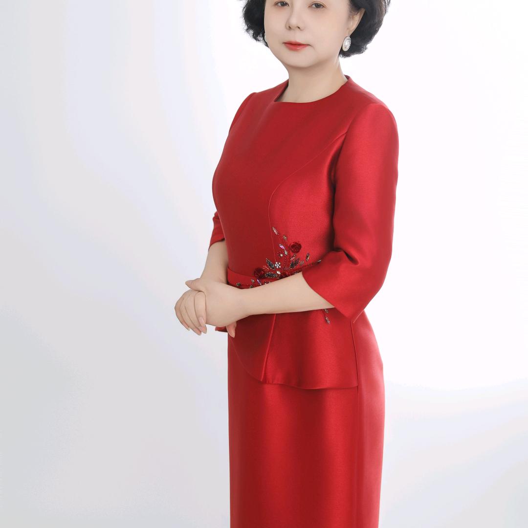 白云，喜妈妈礼服