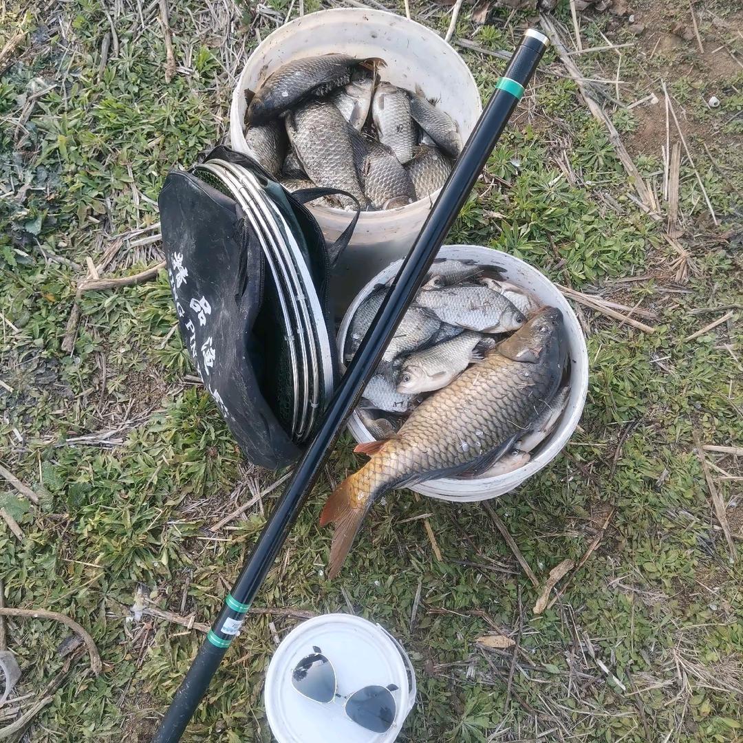 喜欢钓鱼的小哥哥😁