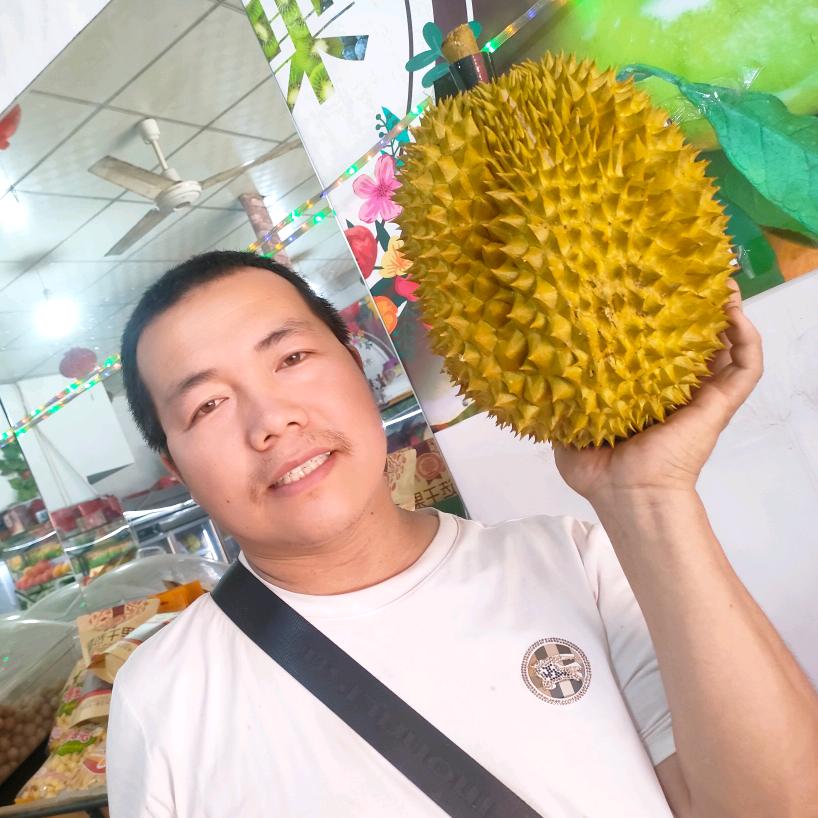 眼镜水果干果店