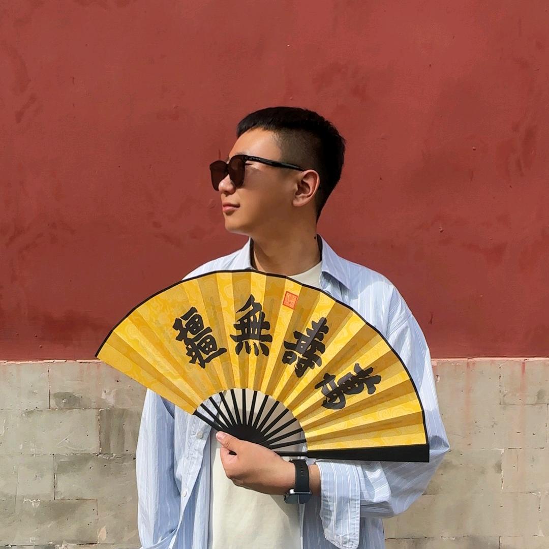 🌈暗影少爷的技能是神圣黑暗圣诞发射