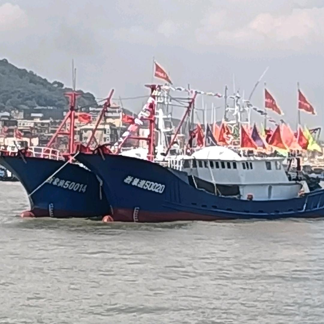 红太阳向东升起