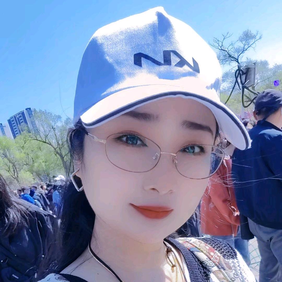 小妮吃尿素化肥