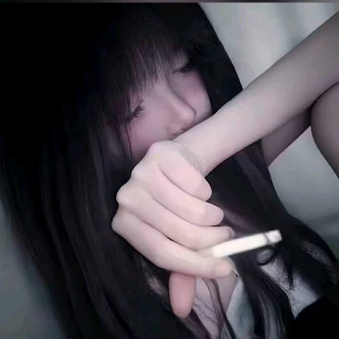 冉菲头像