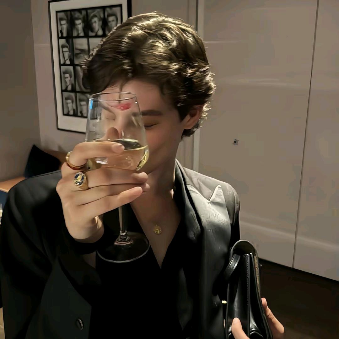 扶老奶奶闯红灯