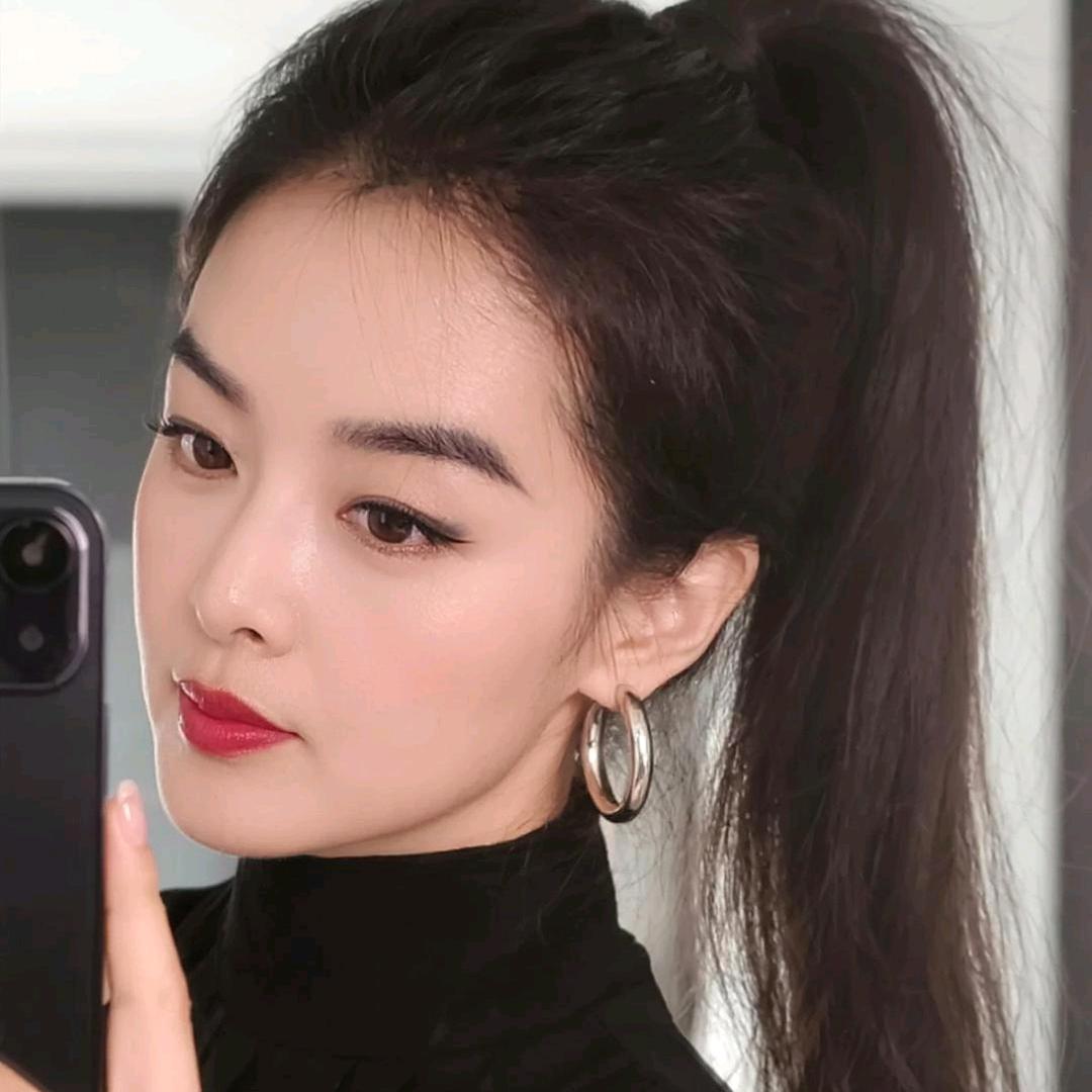 只有一个酒窝的Che❤O*＂n