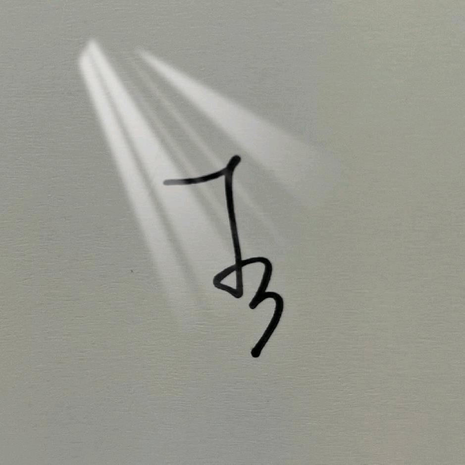 浅白色