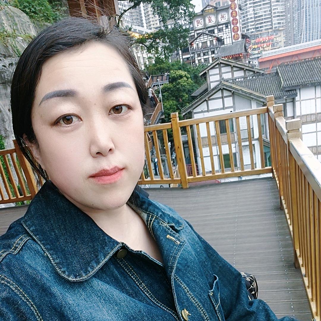 专业铺地板高师傅80后夫妻搭档