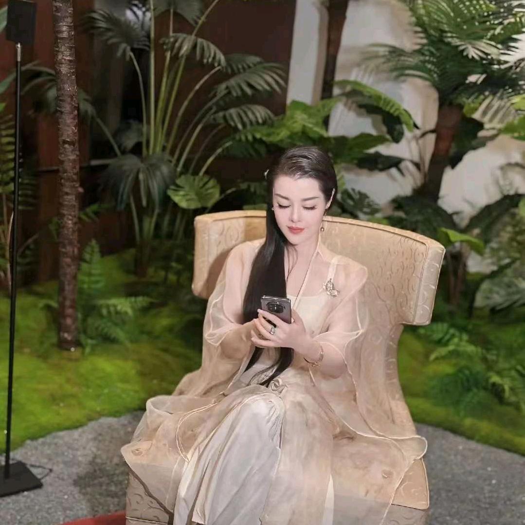 虞美人 云儿  永远年轻