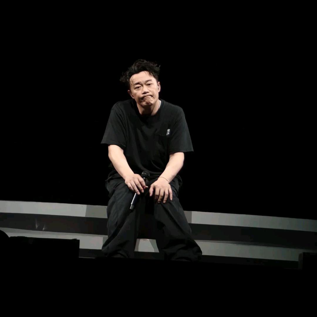 一男的♐